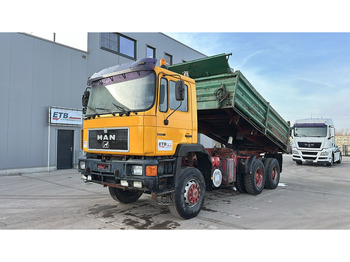 Kipper vrachtwagen MAN 33.372