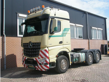 Trekker MERCEDES-BENZ Arocs 3351