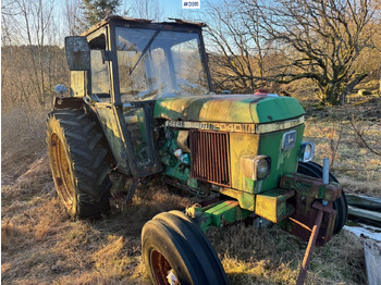 Tractor JOHN DEERE