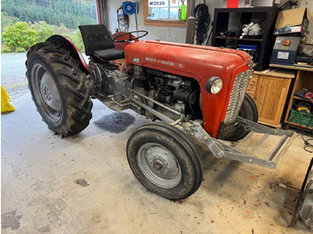 Tractor MASSEY FERGUSON