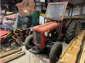 Tractor MASSEY FERGUSON