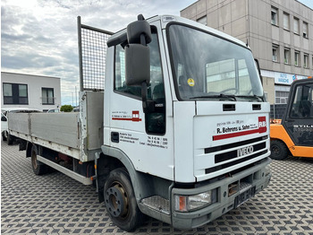 Vrachtwagen met open laadbak IVECO