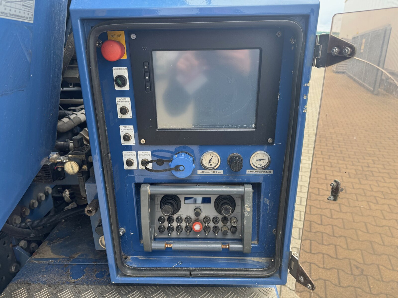 Leasing Mercedes-Benz Arocs 1843 L 4x2 Arocs 1843 L 4x2, Müller Canalmaster ca. 8m³, Standheizung, Funk Mercedes-Benz Arocs 1843 L 4x2 Arocs 1843 L 4x2, Müller Canalmaster ca. 8m³, Standheizung, Funk: afbeelding 14 Leasing Mercedes-Benz Arocs 1843 L 4x2 Arocs 1843 L 4x2, Müller Canalmaster ca. 8m³, Standheizung, Funk Mercedes-Benz Arocs 1843 L 4x2 Arocs 1843 L 4x2, Müller Canalmaster ca. 8m³, Standheizung, Funk: afbeelding 14