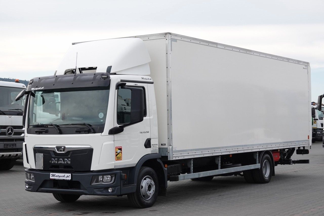 Nieuw Bakwagen MAN TGL 12.250 / SOLÓWKA / KONTENER 8,1 M / WINDA /: afbeelding 1