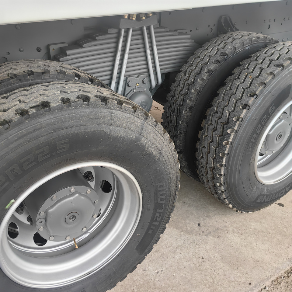 Trekker voor het vervoer van voedsel Howo tractor: afbeelding 7