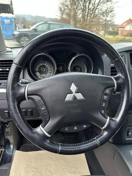 Personenwagen Mitsubishi PAJERO 3.2 TDI lang  Leder*Klima*Aut*Navi*AHK*1. Hand*Euro4* Voll: afbeelding 38