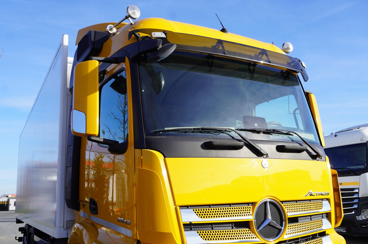 Koelwagen vrachtwagen MERCEDES-BENZ Actros 2543 E6 6×2 / Refrigerated truck / ATP/FRC / 20 pallets / 260000 km!!!: afbeelding 18