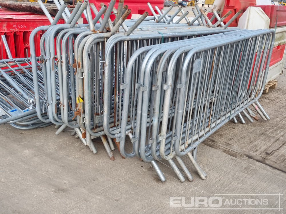 Bouwmaterieel Bundle of Plastic Pedestrian Safety Barrier (5 of), Bundle of Metal Pedestrian Barrier (3 of), Bundle of Water Filled Barrier (3 of), Bundle of Plastic Mats: afbeelding 24